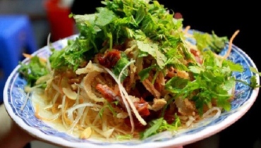 Must-try street food in Ho Hoan Kiem street, Hanoi